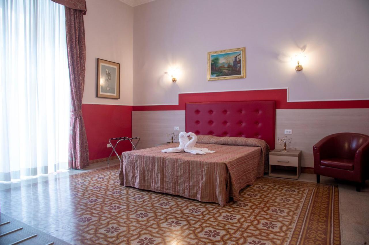 Hotel Domus Napoleone Rzym Zewnętrze zdjęcie