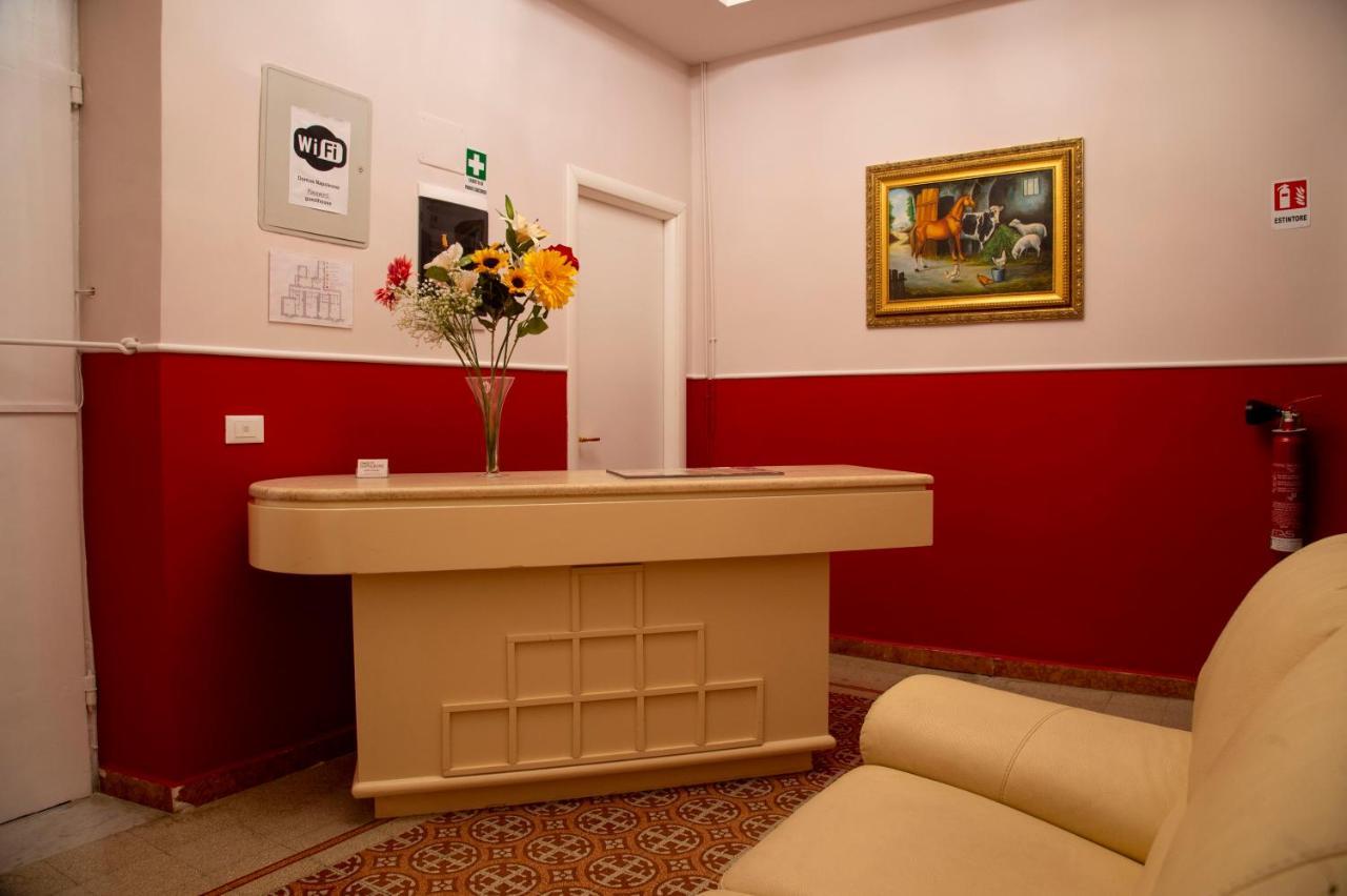 Hotel Domus Napoleone Rzym Zewnętrze zdjęcie