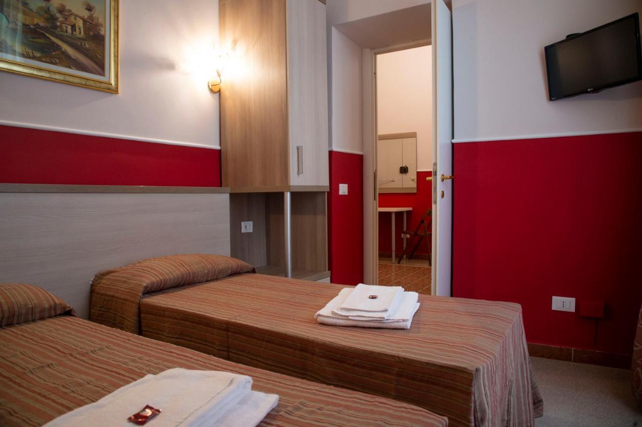 Hotel Domus Napoleone Rzym Zewnętrze zdjęcie