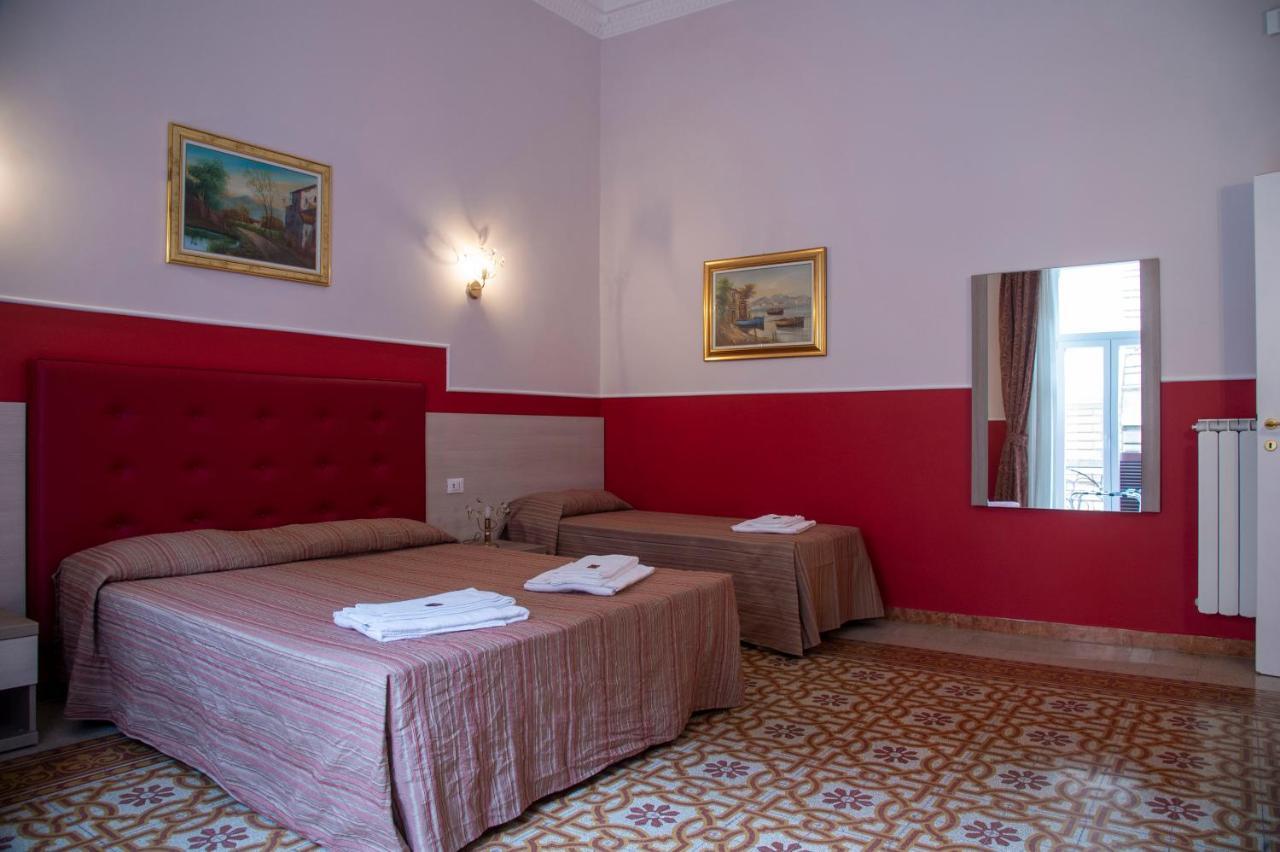 Hotel Domus Napoleone Rzym Zewnętrze zdjęcie