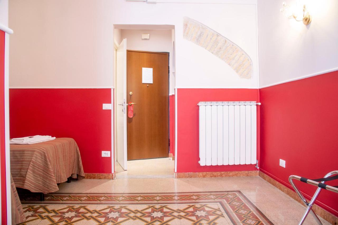 Hotel Domus Napoleone Rzym Zewnętrze zdjęcie