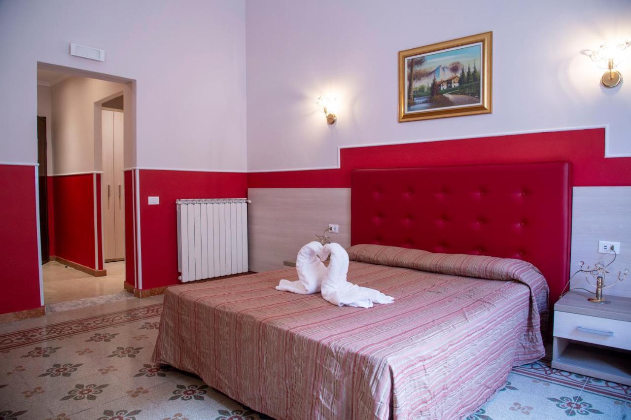 Hotel Domus Napoleone Rzym Zewnętrze zdjęcie
