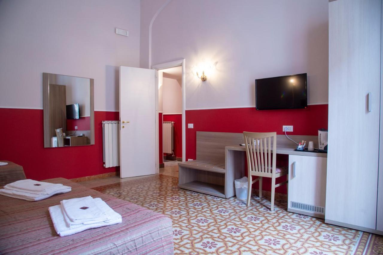 Hotel Domus Napoleone Rzym Zewnętrze zdjęcie