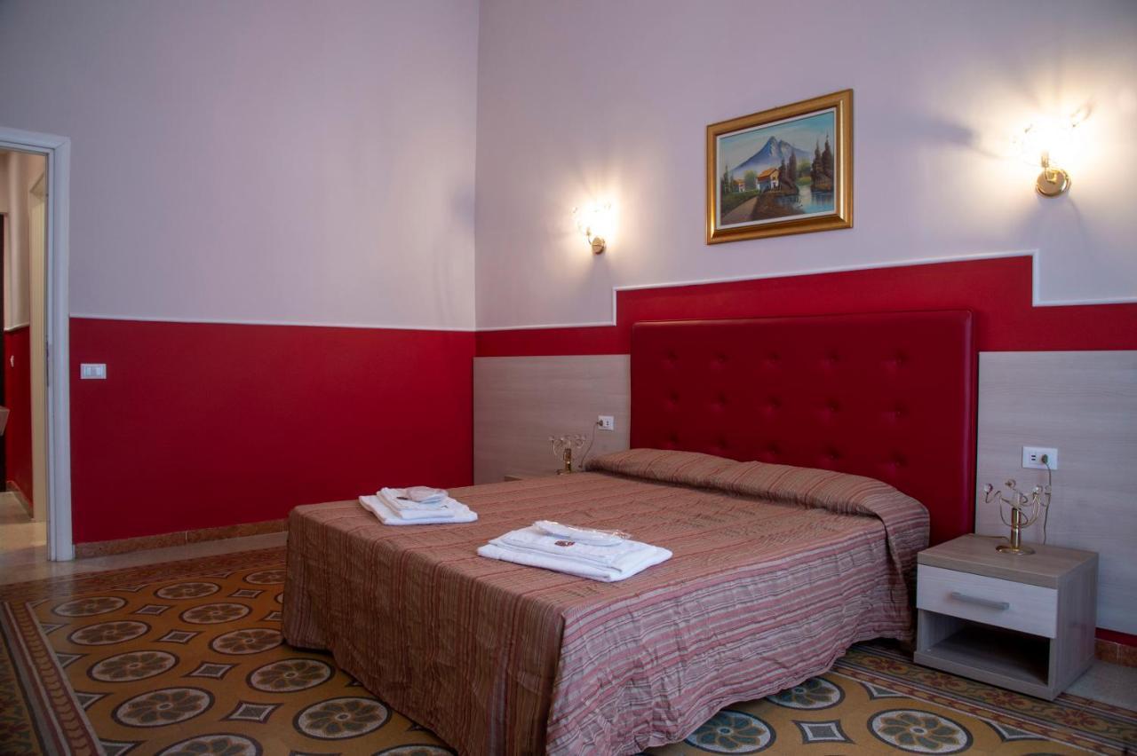 Hotel Domus Napoleone Rzym Zewnętrze zdjęcie