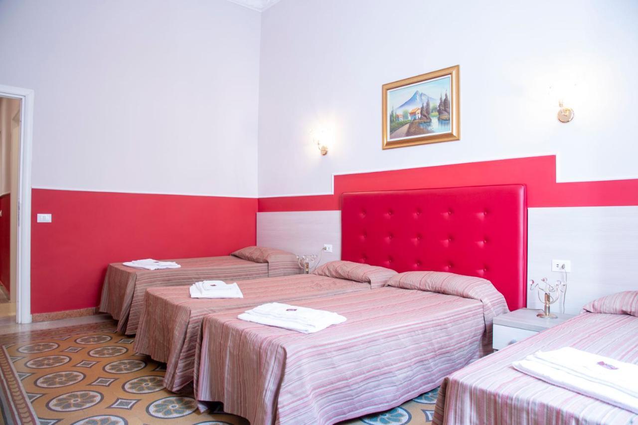 Hotel Domus Napoleone Rzym Zewnętrze zdjęcie