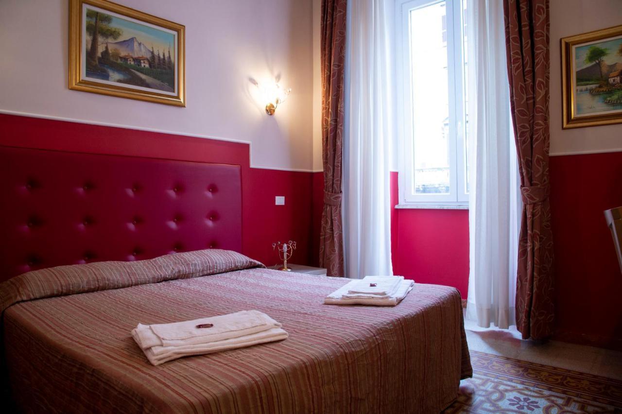 Hotel Domus Napoleone Rzym Zewnętrze zdjęcie