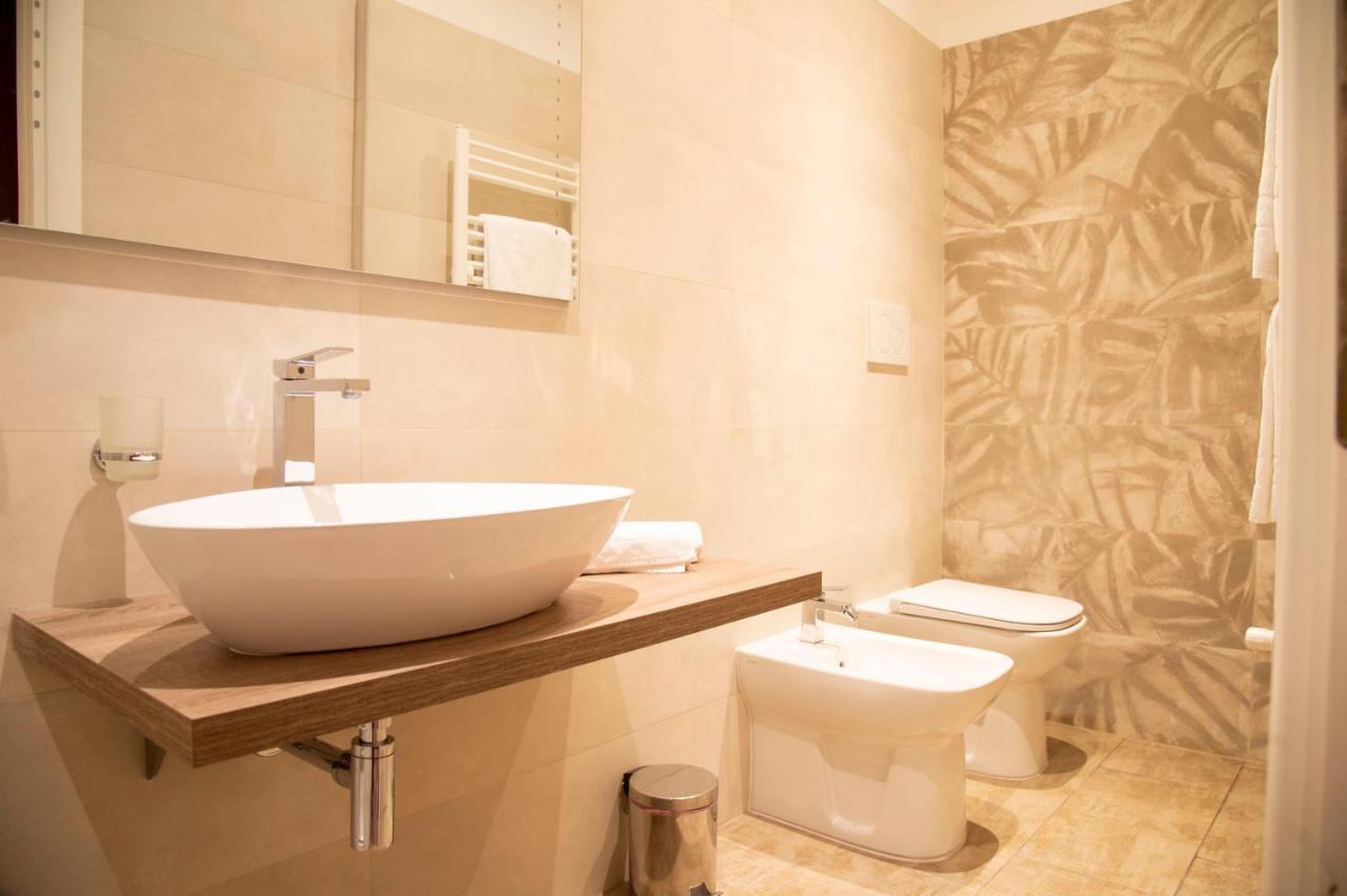 Hotel Domus Napoleone Rzym Zewnętrze zdjęcie