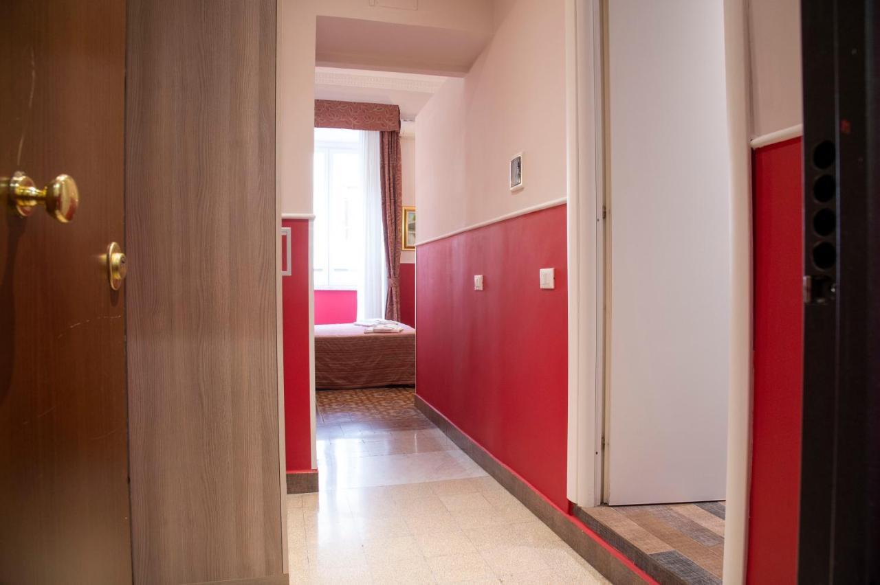Hotel Domus Napoleone Rzym Zewnętrze zdjęcie