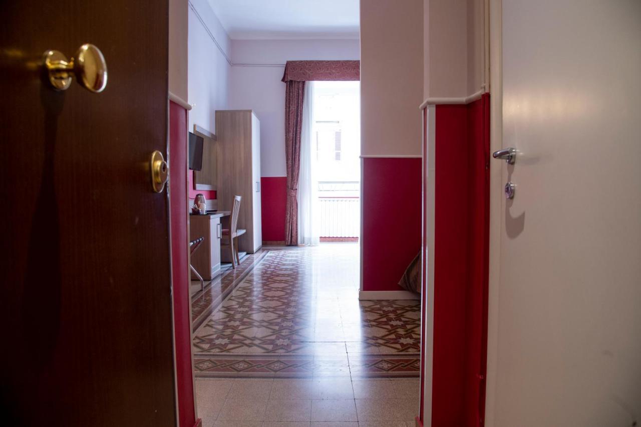 Hotel Domus Napoleone Rzym Zewnętrze zdjęcie