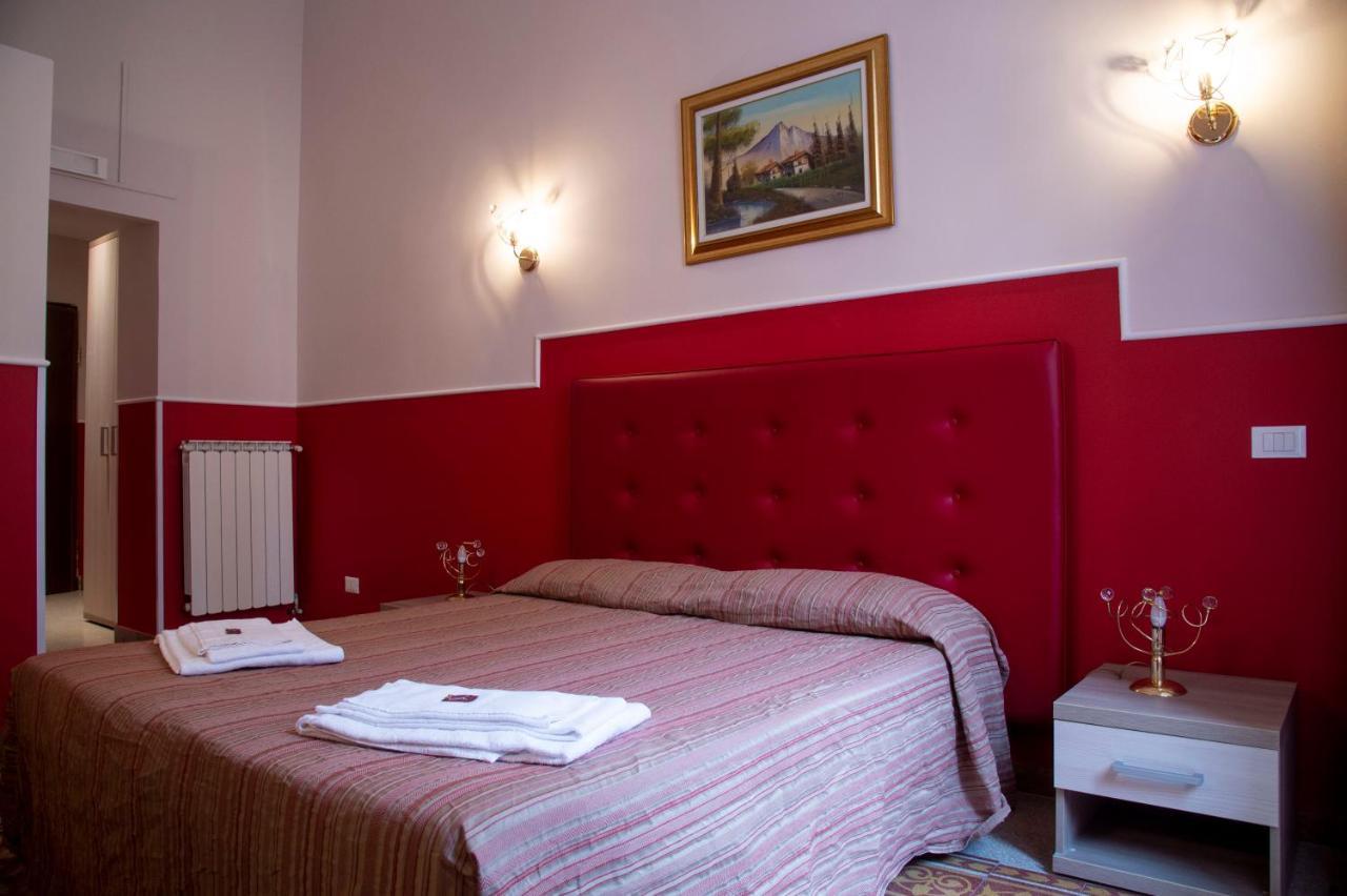 Hotel Domus Napoleone Rzym Zewnętrze zdjęcie