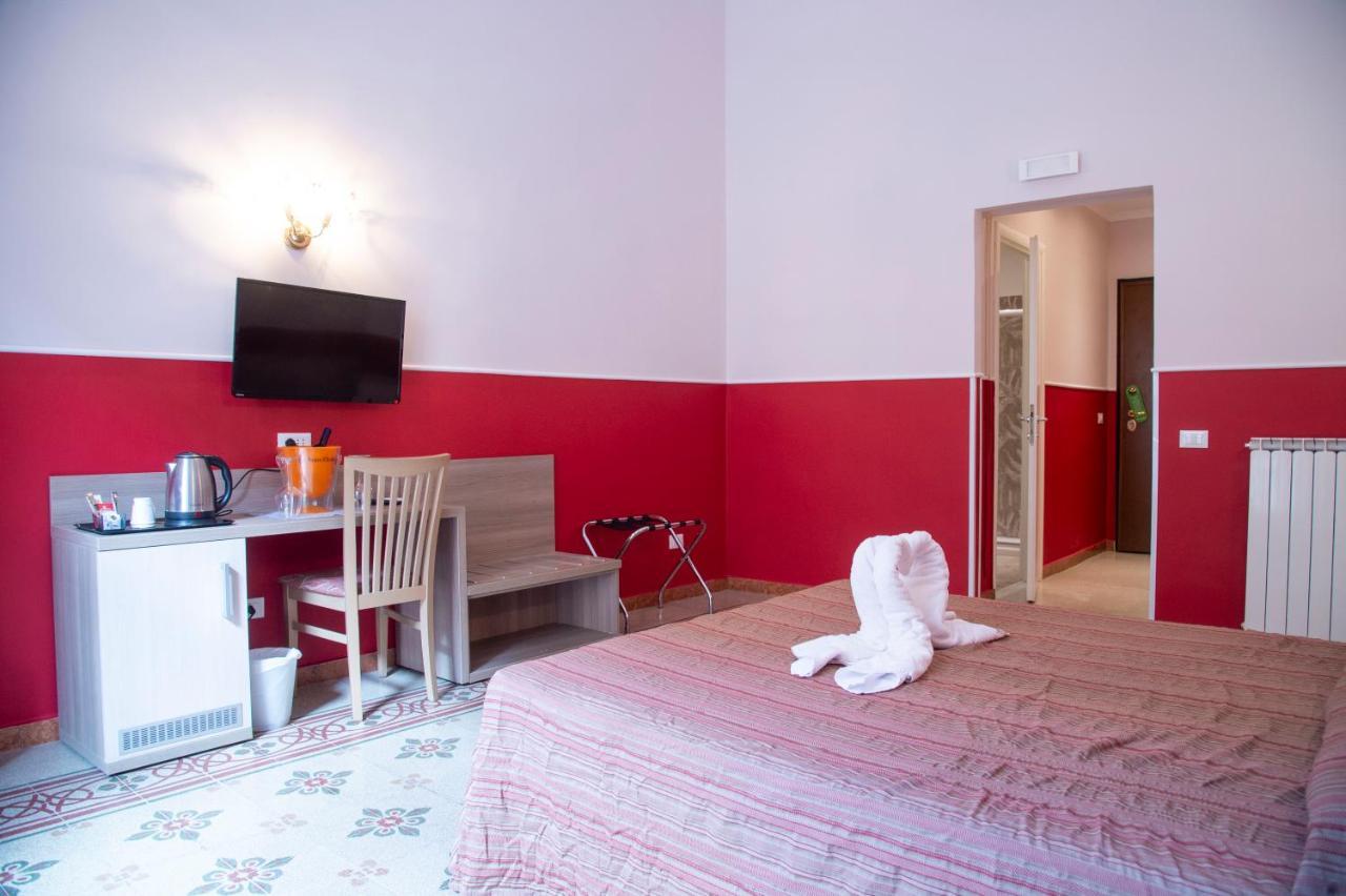 Hotel Domus Napoleone Rzym Zewnętrze zdjęcie
