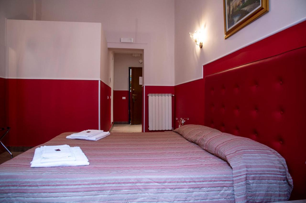 Hotel Domus Napoleone Rzym Zewnętrze zdjęcie