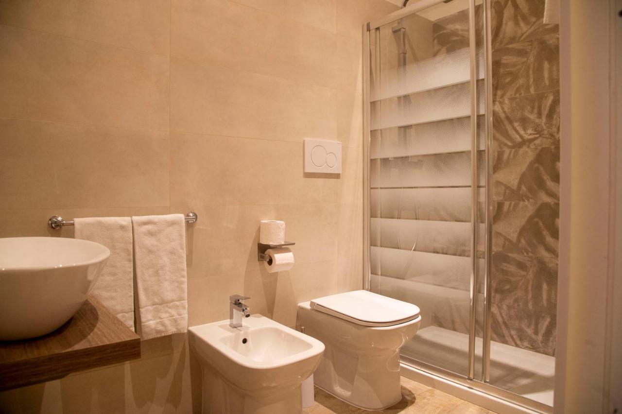 Hotel Domus Napoleone Rzym Zewnętrze zdjęcie
