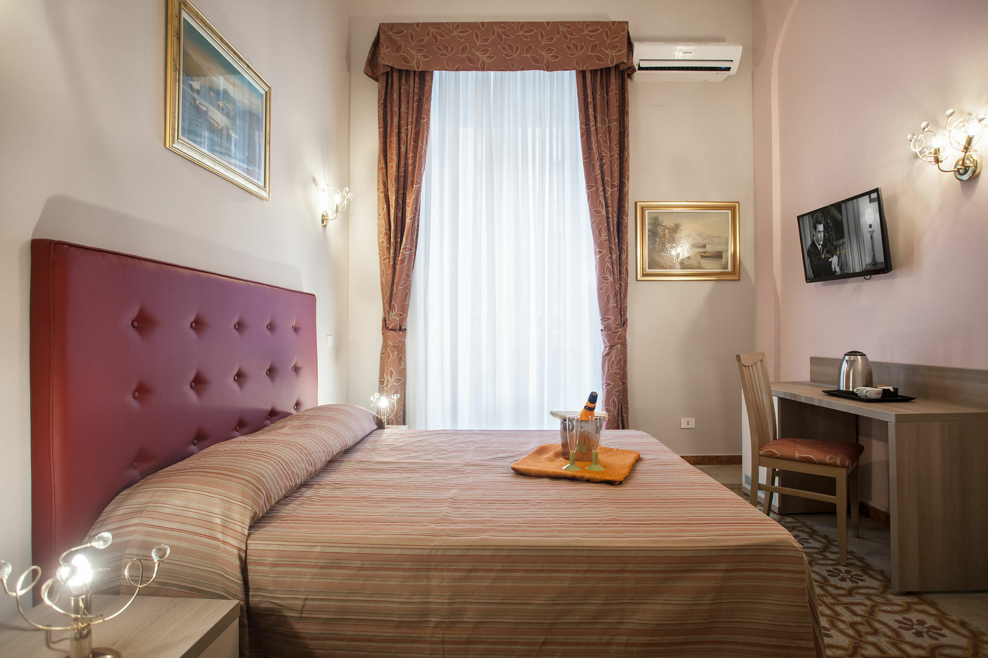 Hotel Domus Napoleone Rzym Zewnętrze zdjęcie